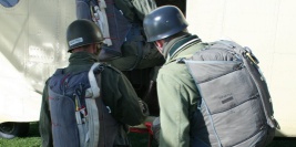 SKOKI SPADOCHRONOWE - CZECHY, PLZEN - kwiecień 2011