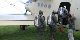 SKOKI SPADOCHRONOWE - CZECHY, PLZEN - kwiecień 2012